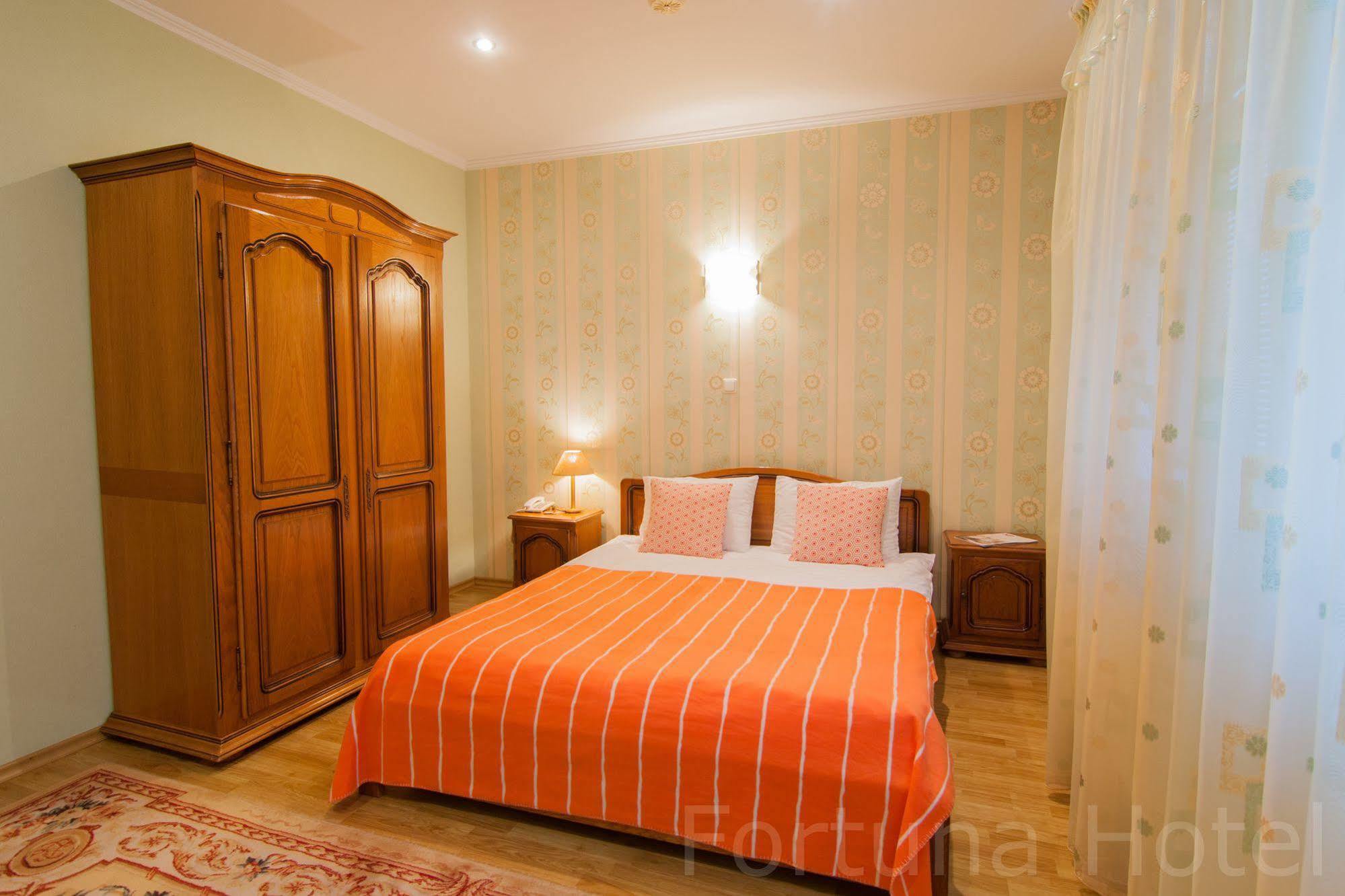 Fortuna Hotel Chisinau Exterior foto